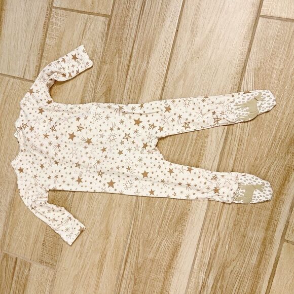 Velvet Fawn: Stars Footie Onesie NWT NEW Size 0-3 months - Picture 5 of 6